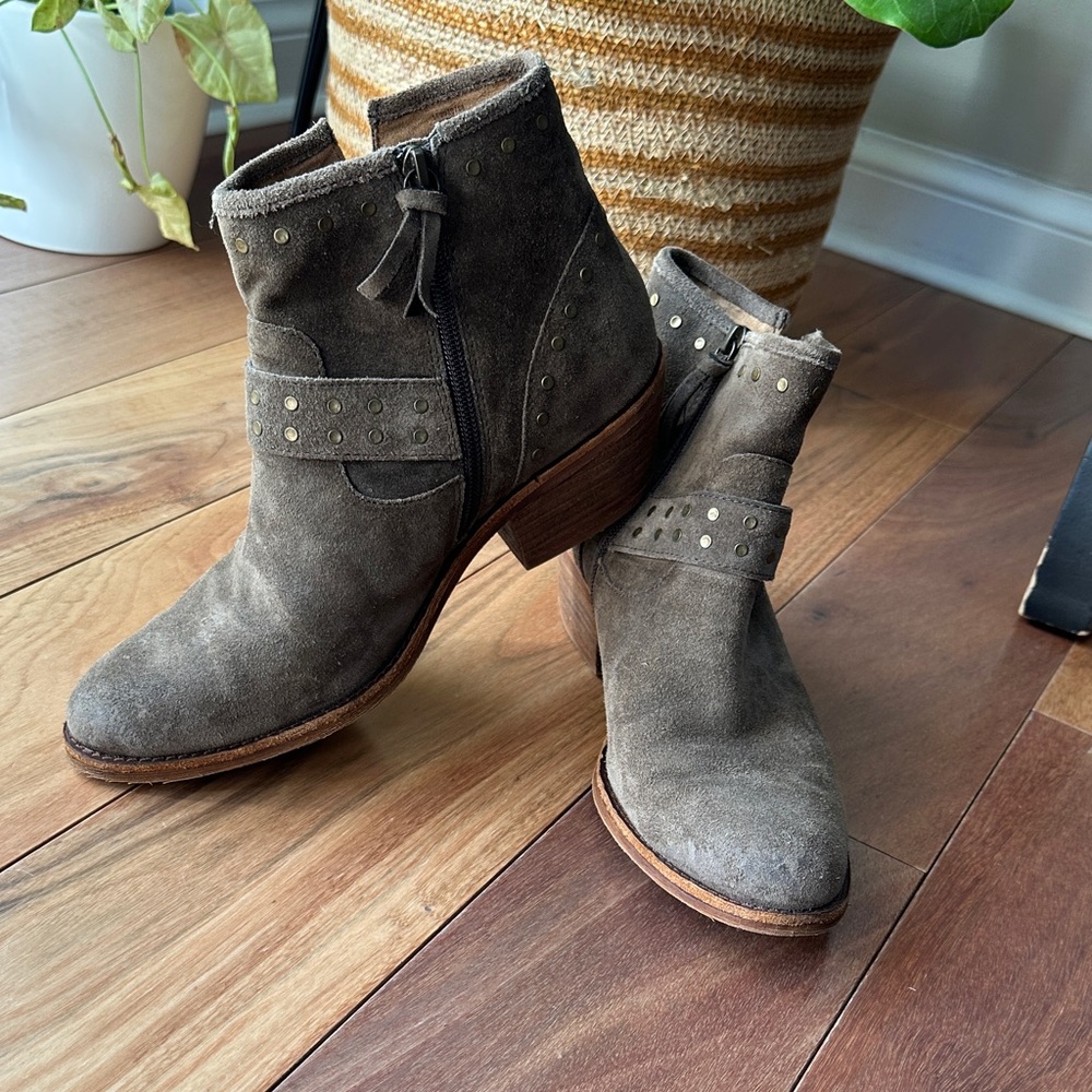 Sofft Taupe Suede Ankle Booties 9.5